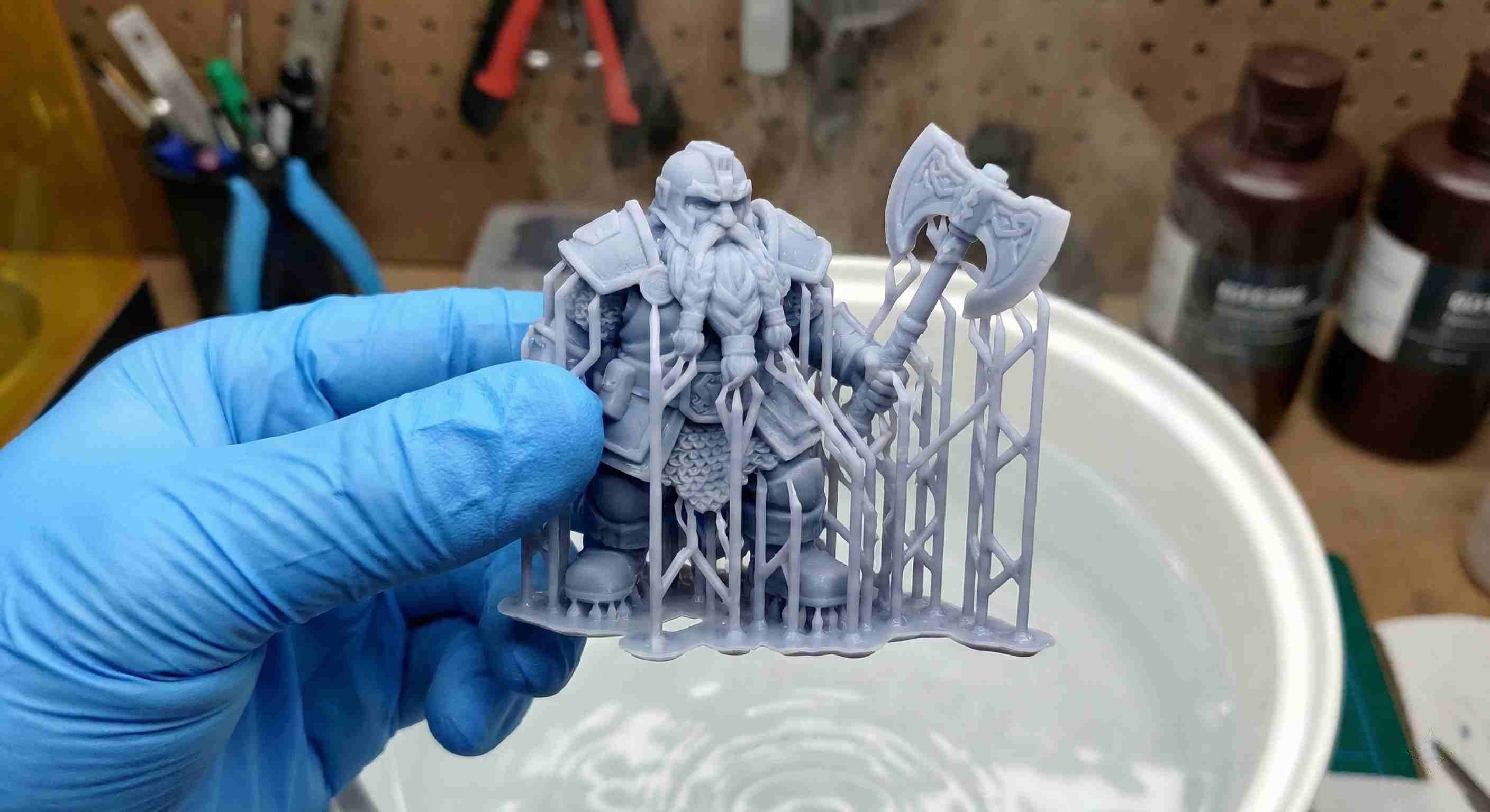 Removing heavy resin supports with flush cutters – precision cutters for supports that don't peel